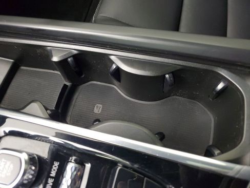 Used 2020 Volvo S90 T6 R-Design image 31