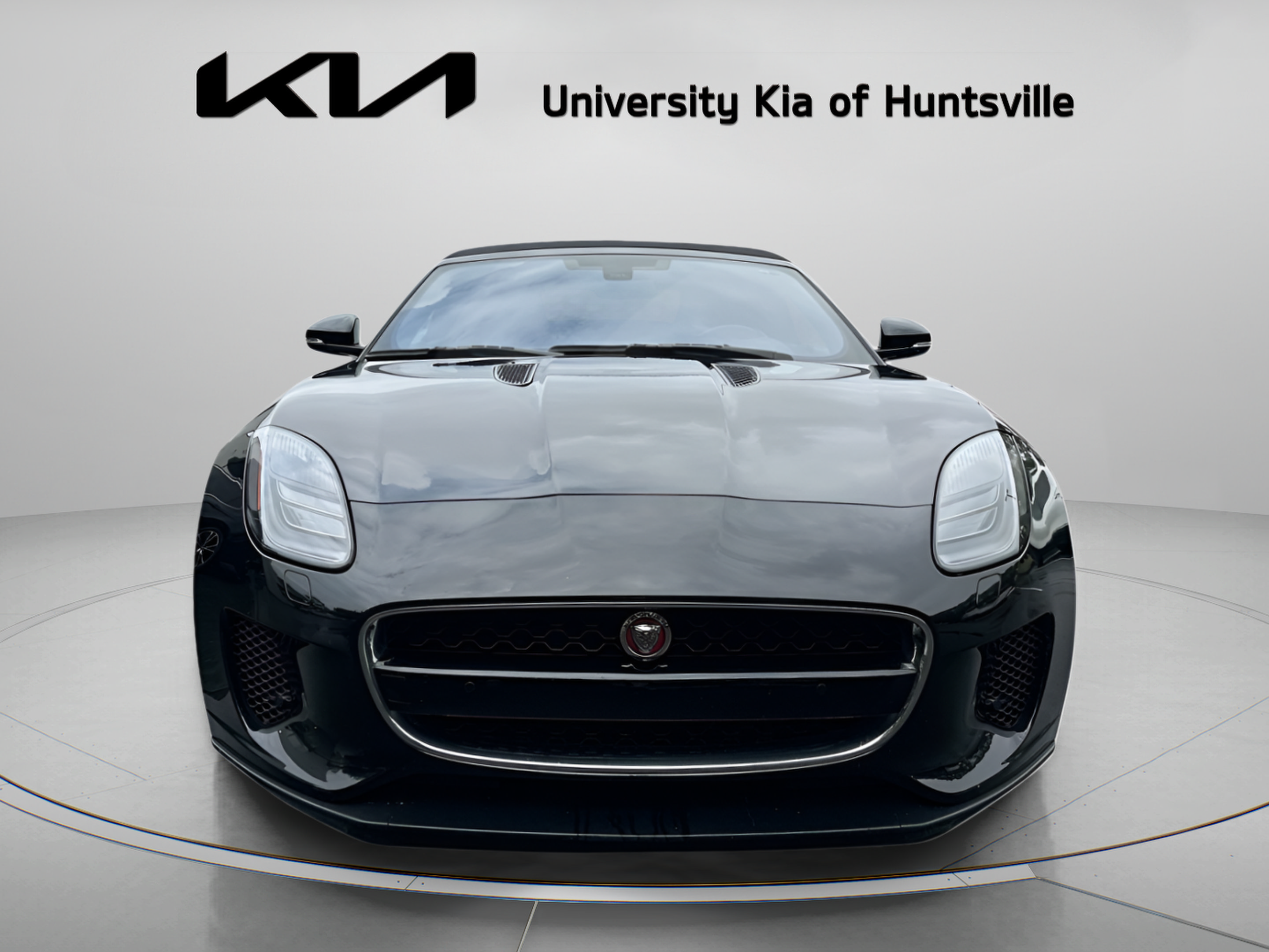 Used 2018 Jaguar F-TYPE Convertible RWD image 3