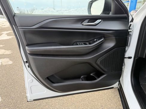 Used 2023 Jeep Grand Cherokee L Laredo image 22