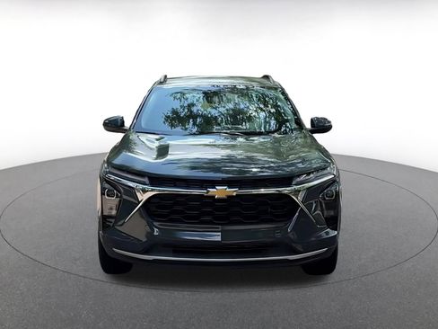 Used 2025 Chevrolet Trax LT w/ LT Convenience Package FWD image 4