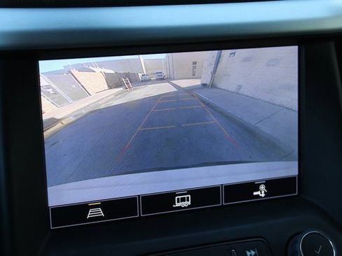 Used 2023 GMC Acadia SLE w/ Driver Convenience Package image 9