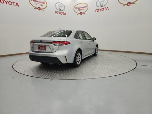 Used 2025 Toyota Corolla LE FWD image 8