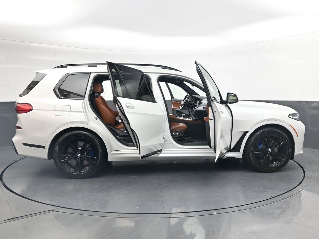 Used 2022 BMW X7 M50i AWD/4WD image 34