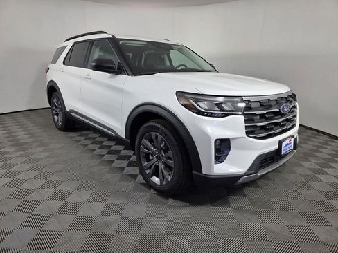 Used 2025 Ford Explorer Active w/ Active Comfort Package image 10