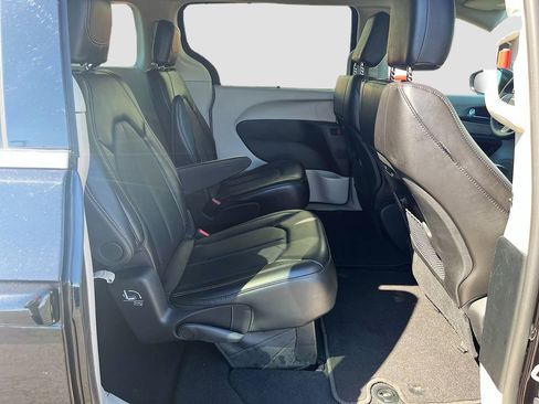 Used 2024 Chrysler Pacifica Touring-L FWD image 26