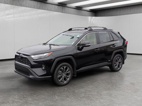 Used 2025 Toyota RAV4 XLE Premium w/ Weather Package AWD/4WD image 3