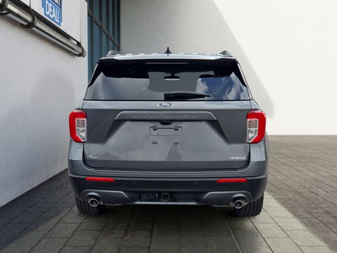 Used 2023 Ford Explorer XLT w/ Equipment Group 202A image 4