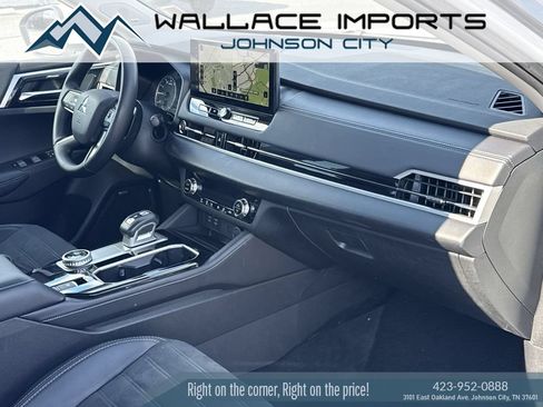 Used 2025 Mitsubishi Outlander AWD image 37