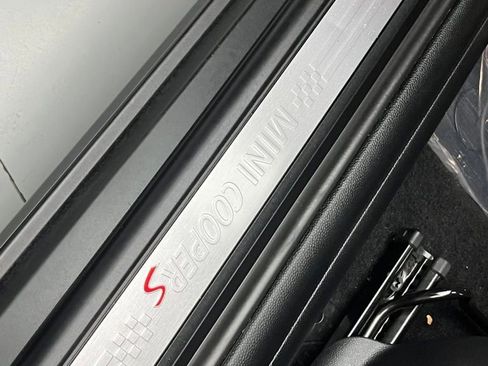 Used 2018 MINI Cooper S image 23