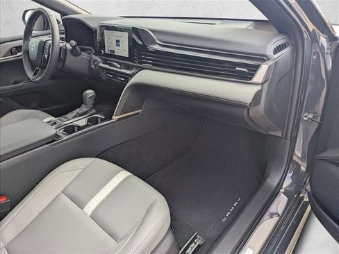 Used 2025 Toyota Camry SE image 19