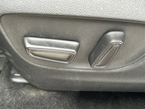 Used 2023 Toyota Highlander LE image 26