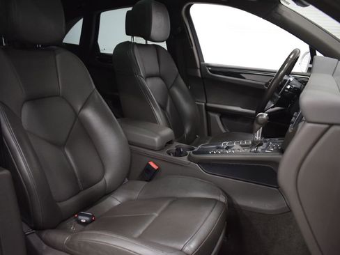 Used 2018 Porsche Macan S image 19