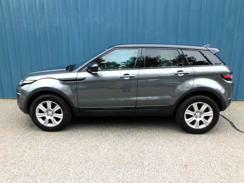 Used 2019 Land Rover Range Rover Evoque SE Premium AWD/4WD image 2
