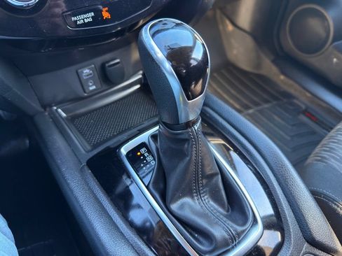 Used 2017 Nissan Rogue SV AWD/4WD image 34