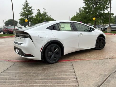 New 2026 Toyota Prius Plug-In Hybrid FWD image 5