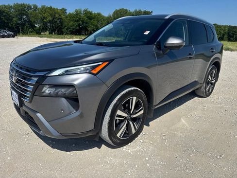 Used 2025 Nissan Rogue SL AWD/4WD image 1