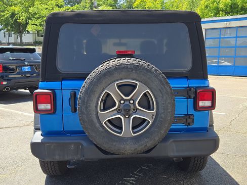 Used 2021 Jeep Wrangler Sport AWD/4WD image 6
