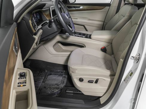 Used 2024 Volkswagen Atlas SE AWD/4WD image 21