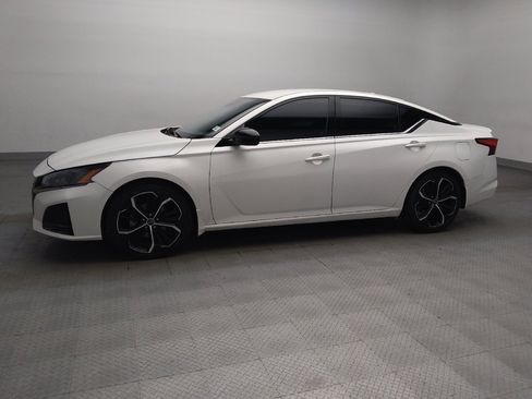 Used 2023 Nissan Altima 2.5 SR FWD image 2