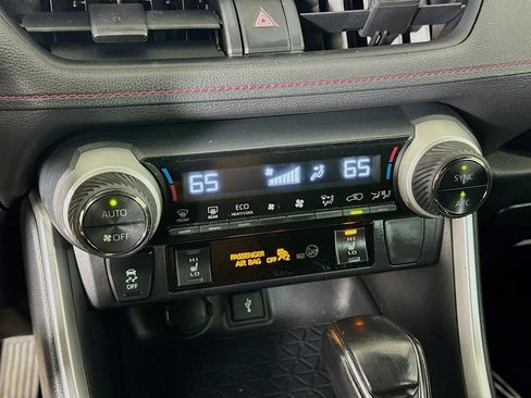 Used 2021 Toyota RAV4 SE w/ Weather & Moonroof Package image 18