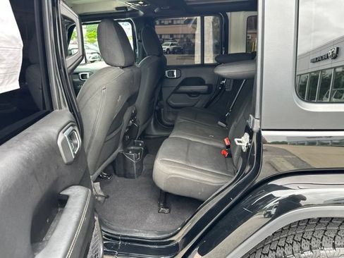 Certified 2019 Jeep Wrangler Unlimited Sahara w/ Cold Weather Group AWD/4WD image 18