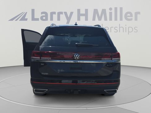 Used 2026 Volkswagen Atlas SE w/ Black Wheel Package AWD/4WD image 4