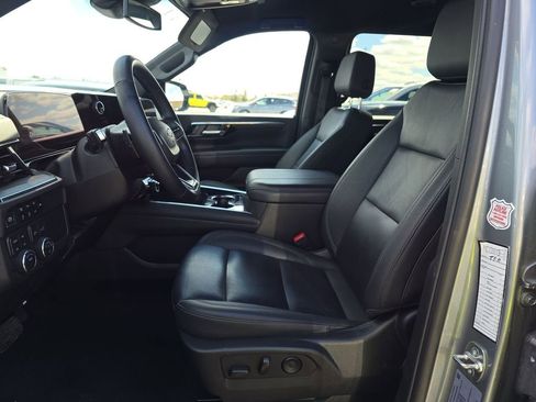 Used 2025 Chevrolet Suburban Z71 AWD/4WD image 7