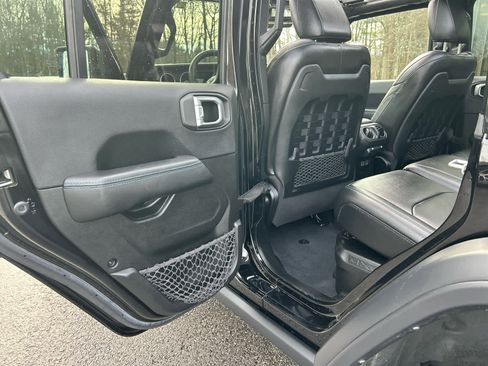 Used 2022 Jeep Wrangler Unlimited Rubicon w/ Cold Weather Group image 34