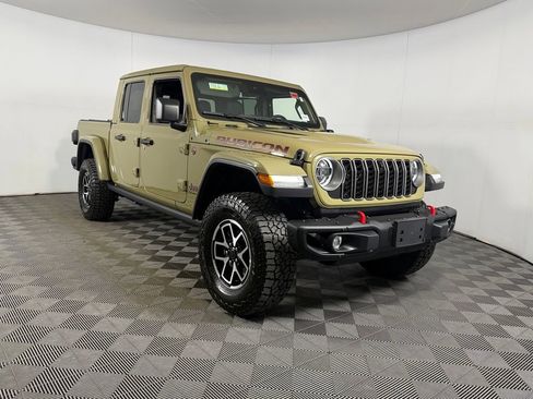 Certified 2025 Jeep Gladiator Rubicon AWD/4WD image 3