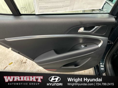 Used 2025 Genesis G70 2.5T AWD/4WD image 12