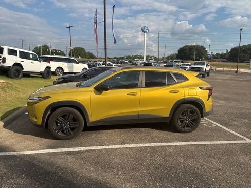 Used 2024 Chevrolet Trax ACTIV w/ Sunroof Package FWD image 6