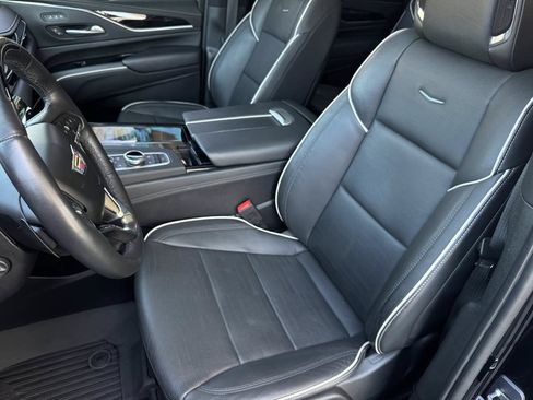 Used 2023 Cadillac Escalade Sport w/ LPO, ONYX Package AWD/4WD image 18