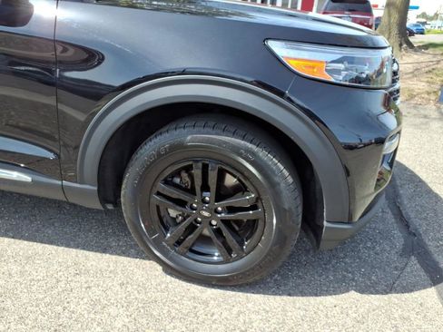 Certified 2023 Ford Explorer XLT w/ Equipment Group 202A AWD/4WD image 5