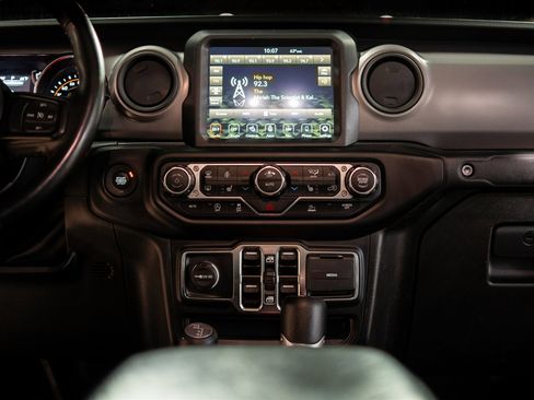 Used 2022 Jeep Gladiator Sport image 24