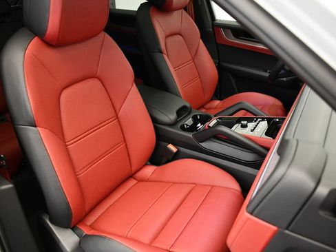 Certified 2026 Porsche Cayenne E-Hybrid AWD/4WD image 53