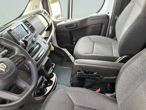 Used 2025 RAM ProMaster 2500 w/ U-Haul Equipment Group FWD image 27