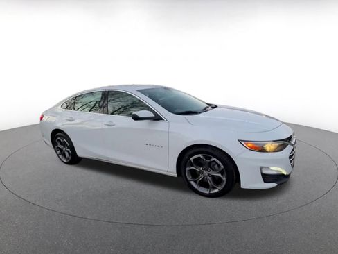 Used 2024 Chevrolet Malibu LT image 2