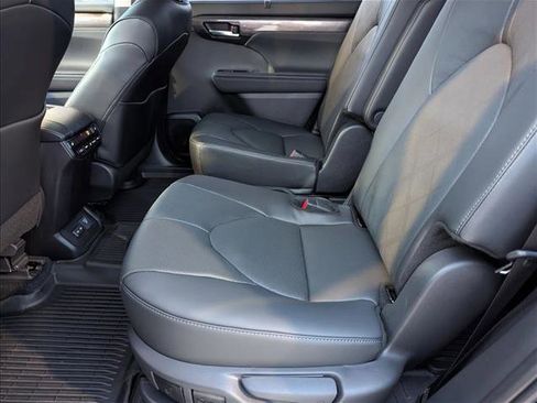 New 2026 Toyota Highlander Platinum AWD/4WD image 13