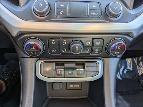 Used 2023 GMC Acadia SLT image 29