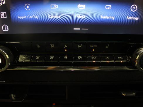 Used 2025 Chevrolet Colorado Trail Boss AWD/4WD image 17