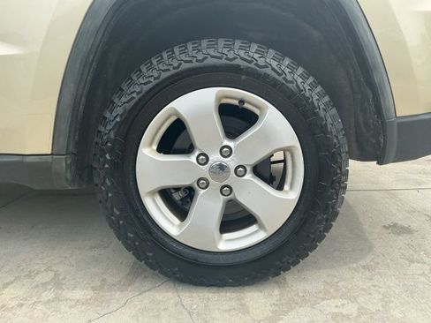 Used 2011 Jeep Grand Cherokee Laredo AWD/4WD image 28