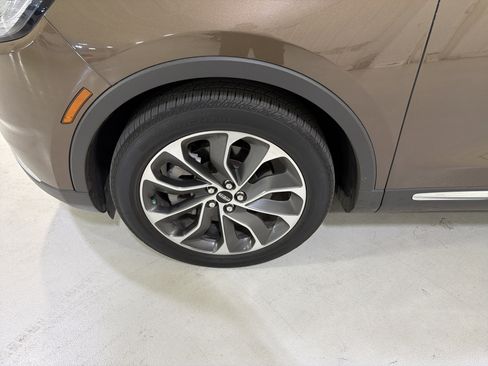 Used 2022 Lincoln Nautilus Reserve image 9