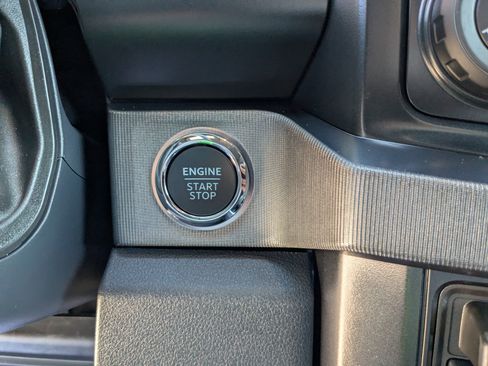 Used 2025 Ford F450 Platinum w/ FX4 Off-Road Package image 37