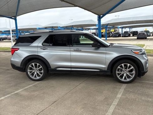 Used 2022 Ford Explorer Platinum w/ Equipment Group 601A image 4