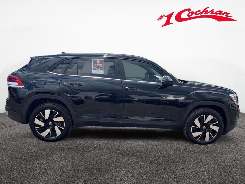 Used 2025 Volkswagen Atlas Cross Sport SE FWD image 6