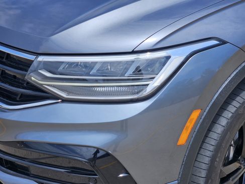 Used 2024 Volkswagen Tiguan SE R-Line FWD image 7