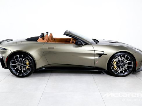 Used 2026 Aston Martin V8 Vantage S RWD image 10