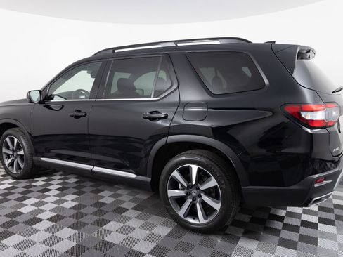 Used 2023 Honda Pilot Touring image 4