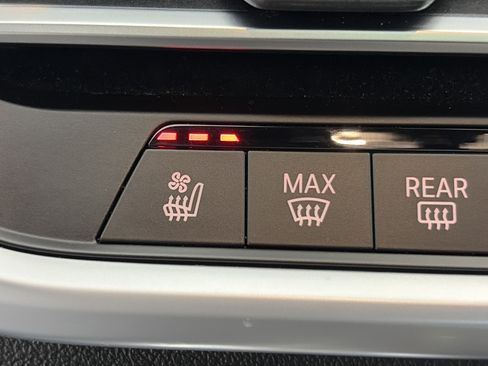 Used 2022 BMW X5 M50i w/ Executive Package image 28