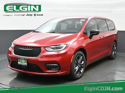 New 2026 Chrysler Pacifica Select